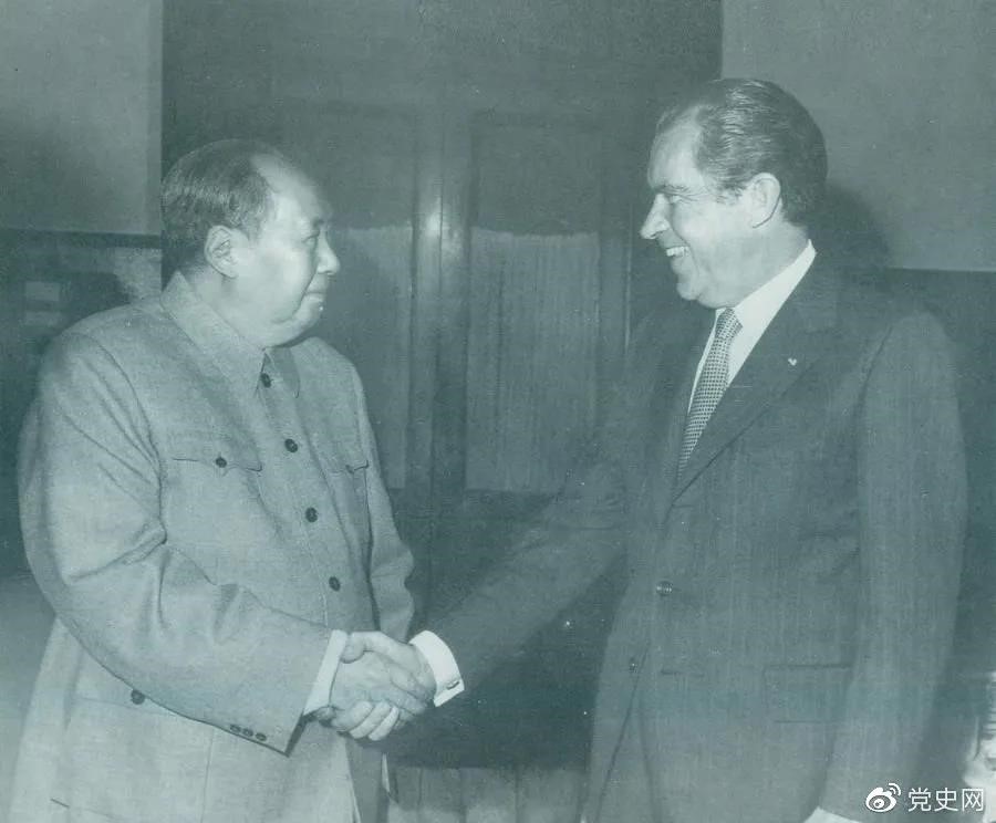 1972年2月21日,毛泽东主席会见美国总统理查德·尼克松。