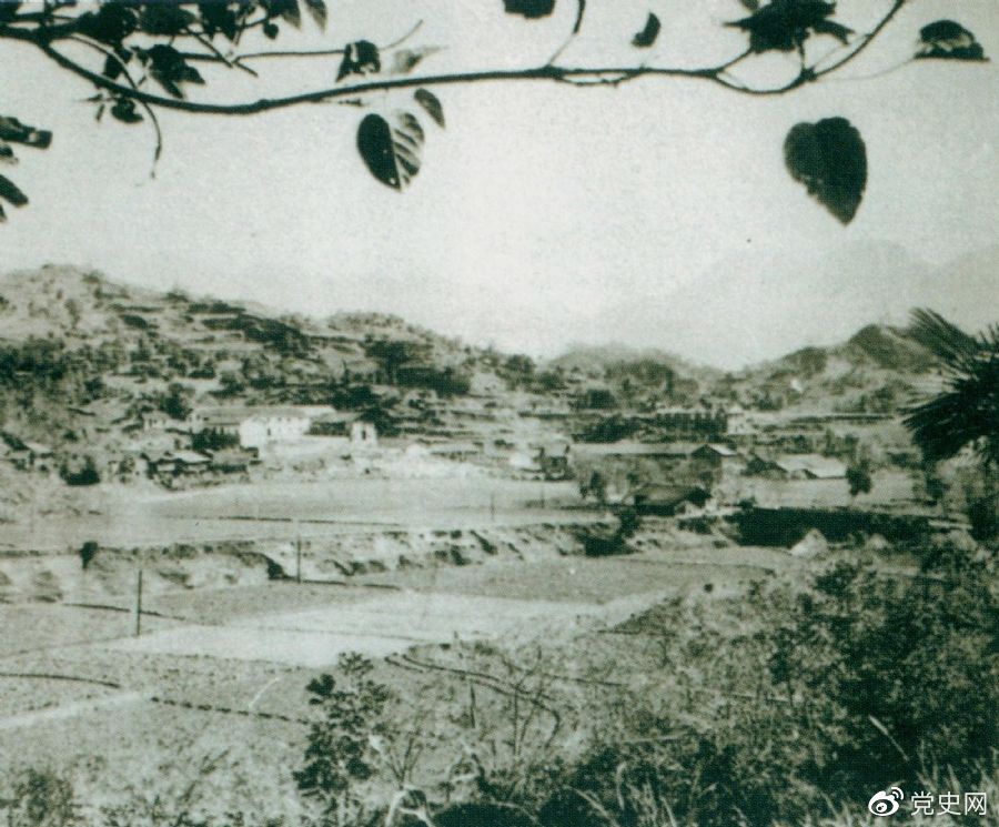 湖南桑植县刘家坪。1935年11月19日,任弼时、贺龙和关向应从这里率部突围进行长征。