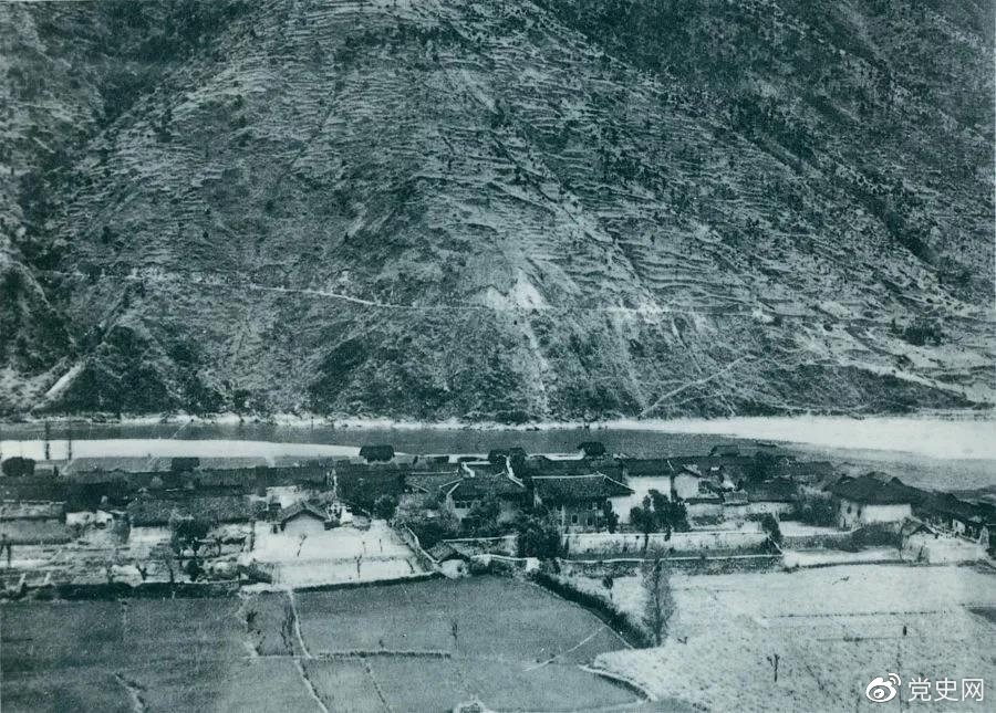1935年5月25日,红一方面军到达大渡河南岸的安顺场。红军17名勇士靠一叶孤舟强渡大渡河,为沿大渡河左岸北上的部队打开了一条通道。图为安顺场一角。